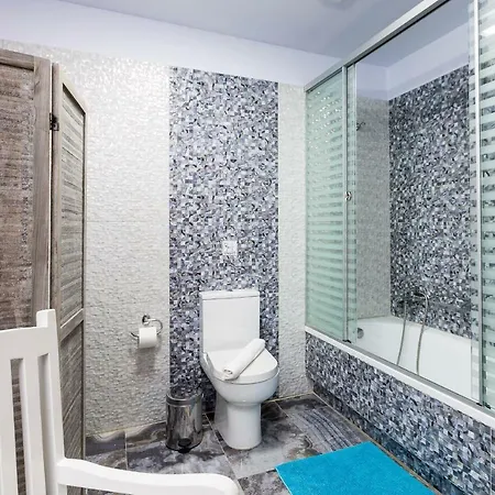 Iris Beachfront Residence, Newly Renewed With Pool And Bbq, By Thinkvilla