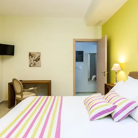 Iris Beachfront Residence, Newly Renewed With Pool And Bbq, By Thinkvilla