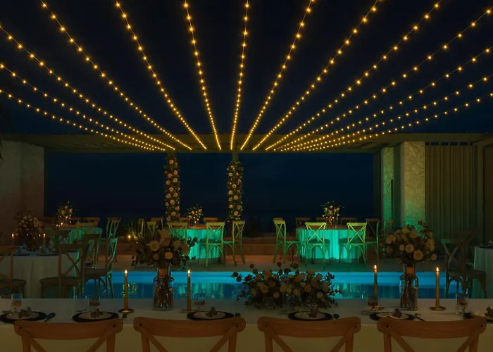 Villa Iris Beachfront Residence, Newly Renewed With Pool And Bbq, By Thinkvilla Rétino