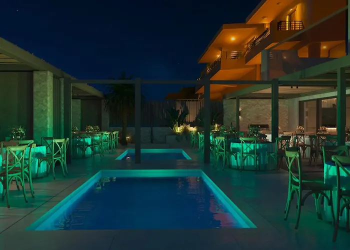 Iris Beachfront Residence, Newly Renewed With Pool And Bbq, By Thinkvilla Villa Rétino