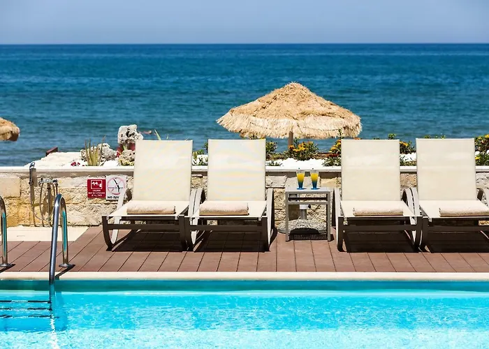 Villa Iris Beachfront Residence, Newly Renewed With Pool And Bbq, By Thinkvilla Rétino