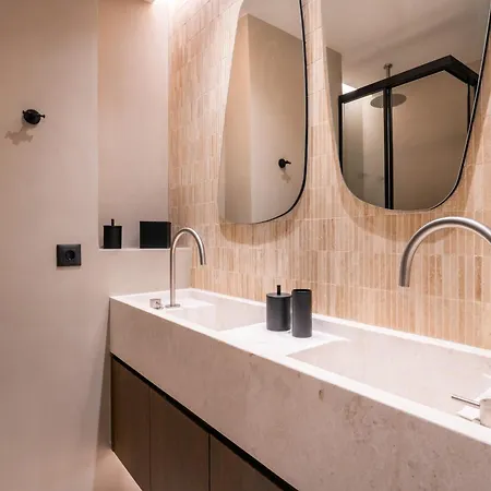 Iris Beachfront Residence, Coastal City Living, By Thinkvilla Villa *