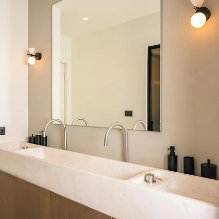 Iris Beachfront Residence, Coastal City Living, By Thinkvilla Villa *