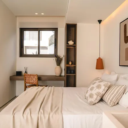 Iris Beachfront Residence, Coastal City Living, By Thinkvilla Rethymno (Crete)