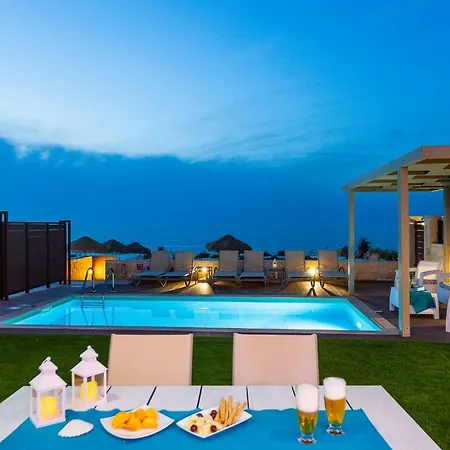 Iris Luxury Front With Pool & Bbq, By Thinkvilla Villa *