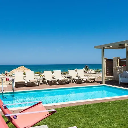 Iris Beachfront Residence, Newly Renewed With Pool And Bbq, By Thinkvilla Villa