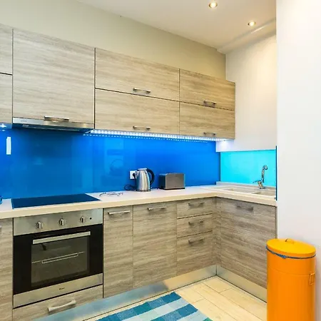 Iris Beachfront Residence, Newly Renewed With Pool And Bbq, By Thinkvilla Villa